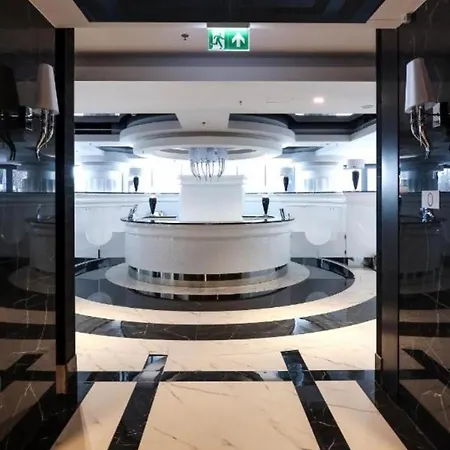 Hanza Tower White 24 Pool & Jacussi Apartment