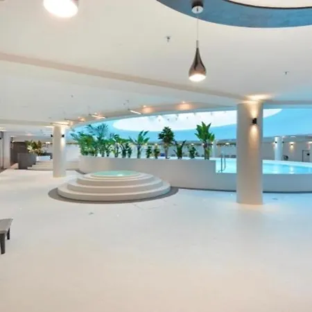 Hanza Tower White 24 Pool & Jacussi *